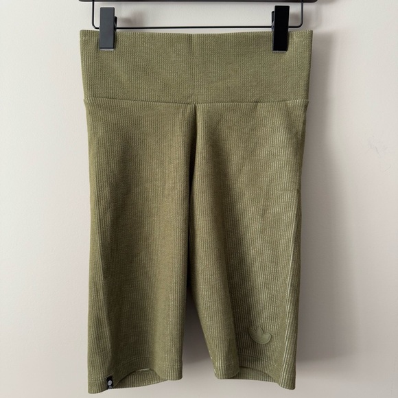 EUC ADIDAS TREFOIL TWO COLORED RIBBED BIKER SHORTS FOCUS OLIVE MEDIUM - Picture 1 of 8